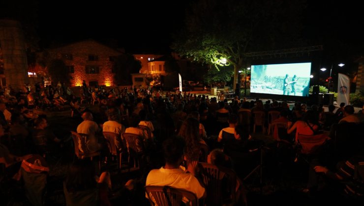 Efes Selçuklular Yazlık Sinema Gecesi’nde “Atatürk” ile duygulandı