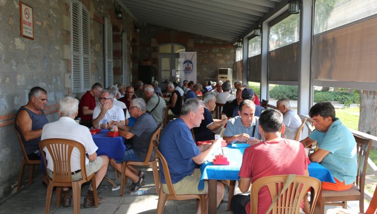 Efes Selçuk’ta Briç Meraklıları Toplandı: Turnuvaya Yoğun İlgi Gösterildi