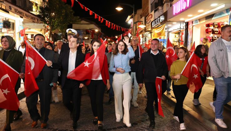 Çeşme’de Cumhuriyet’in 101. yıl coşkusu