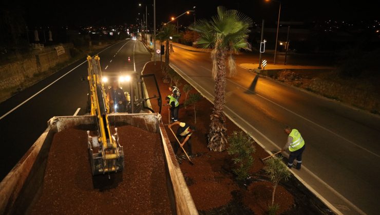 Gece çalışmalarıyla Güzelbahçe’de Seferihisar yolu düzenleniyor